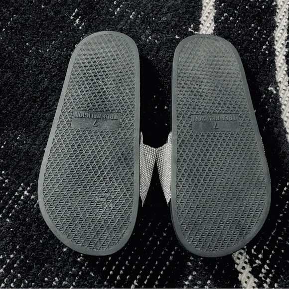 TRUE RELIGION MEYER ENCRUSTED CRYSTAL RHINSTONE | RUBBER SLIDES | Sz 7 | USED - Picture 8 of 8